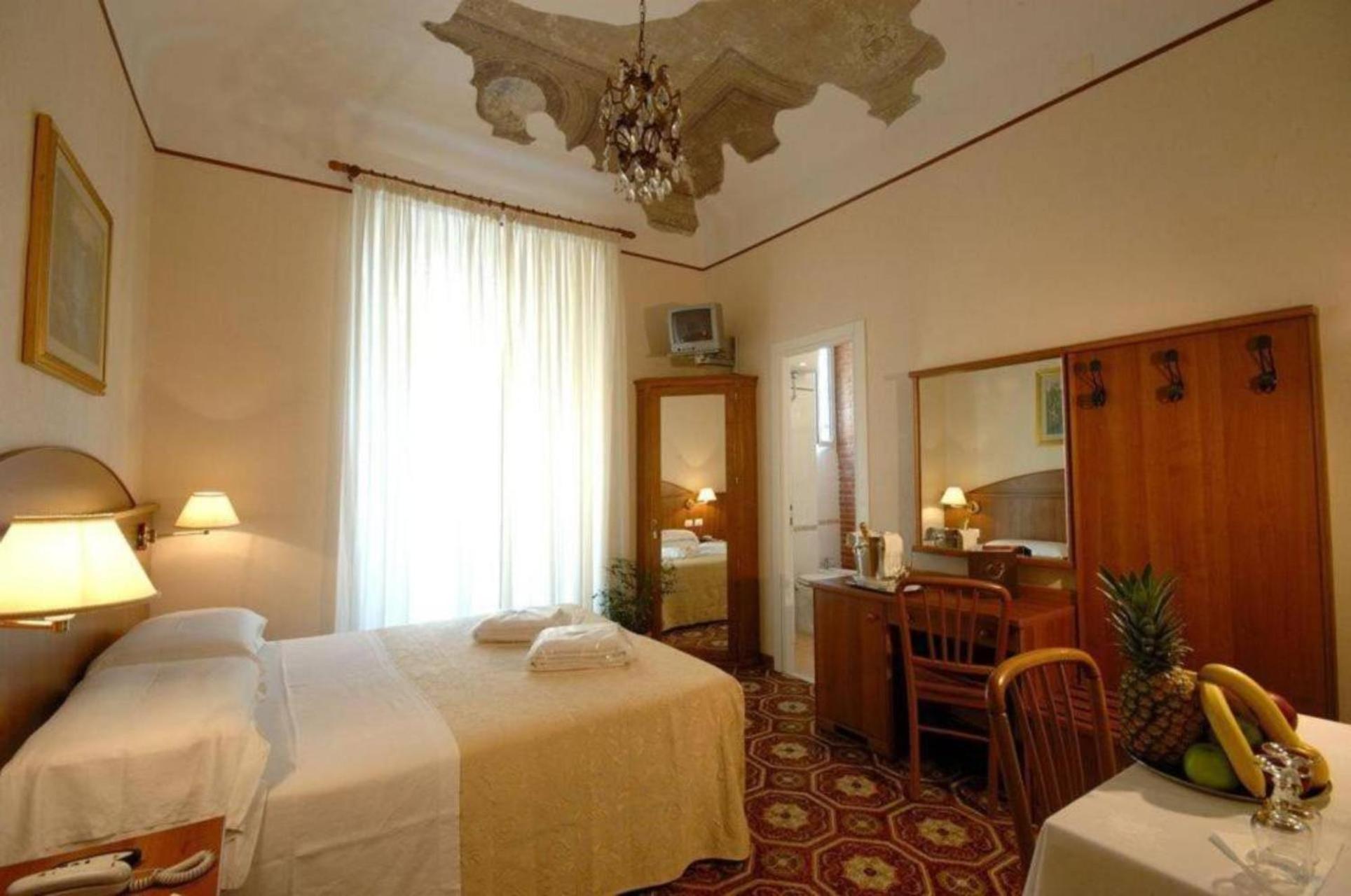 Nahid Accommodation Рим Экстерьер фото