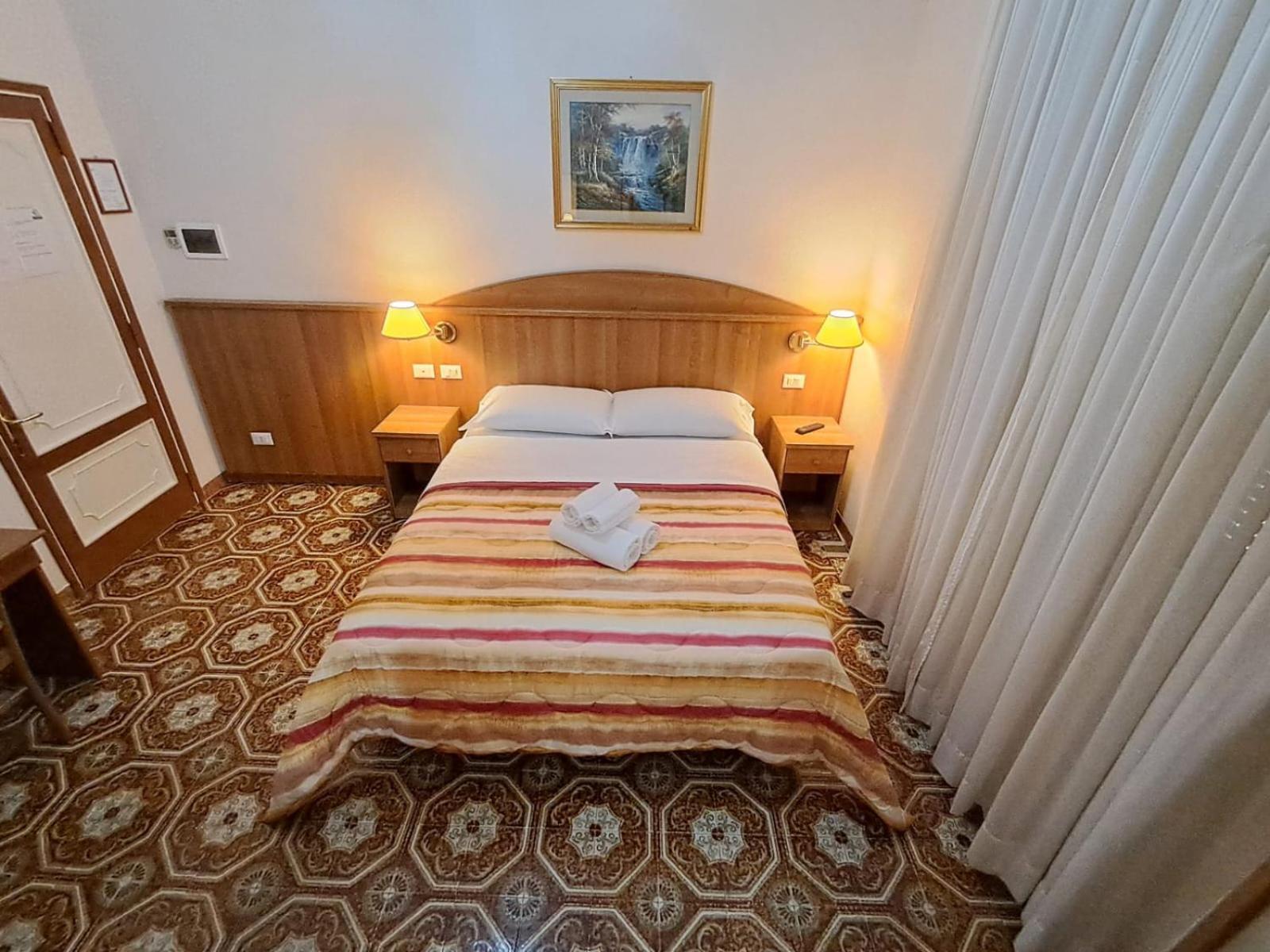 Nahid Accommodation Рим Экстерьер фото