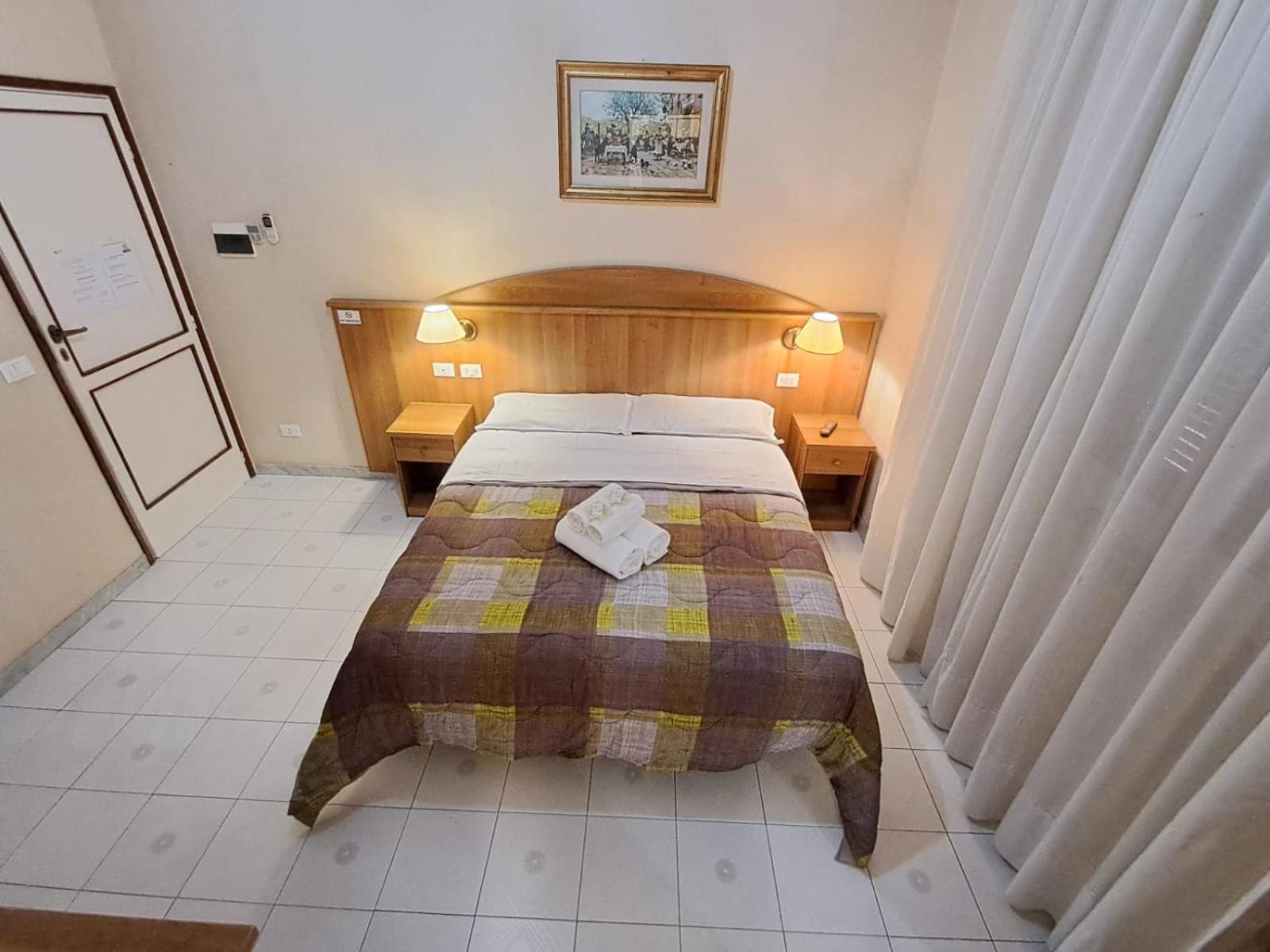 Nahid Accommodation Рим Экстерьер фото