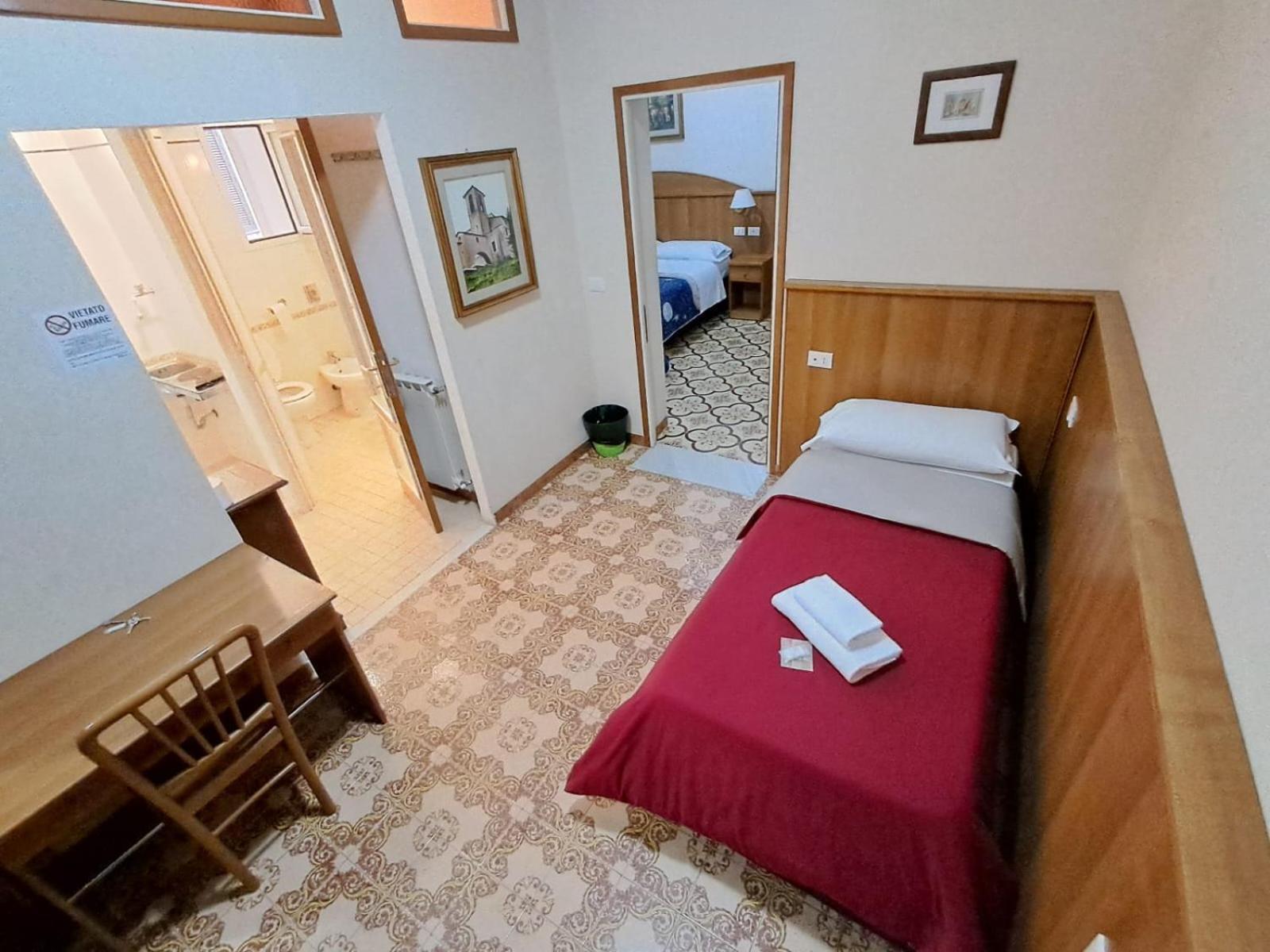Nahid Accommodation Рим Экстерьер фото